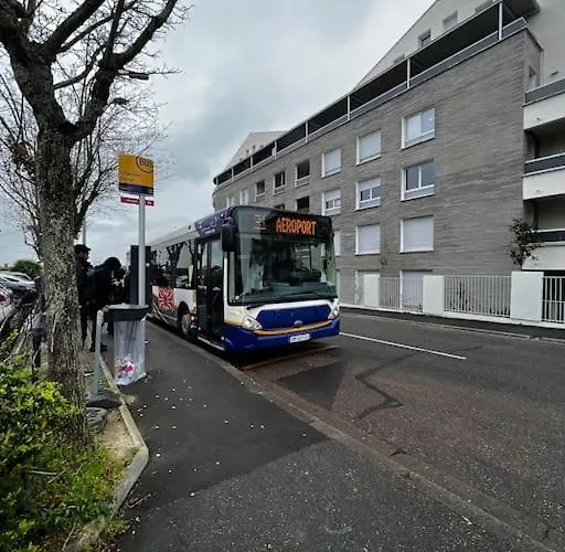 Apparemment Proche Tram *