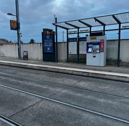 Apparemment Proche Tram