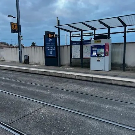 Apparemment Proche Tram